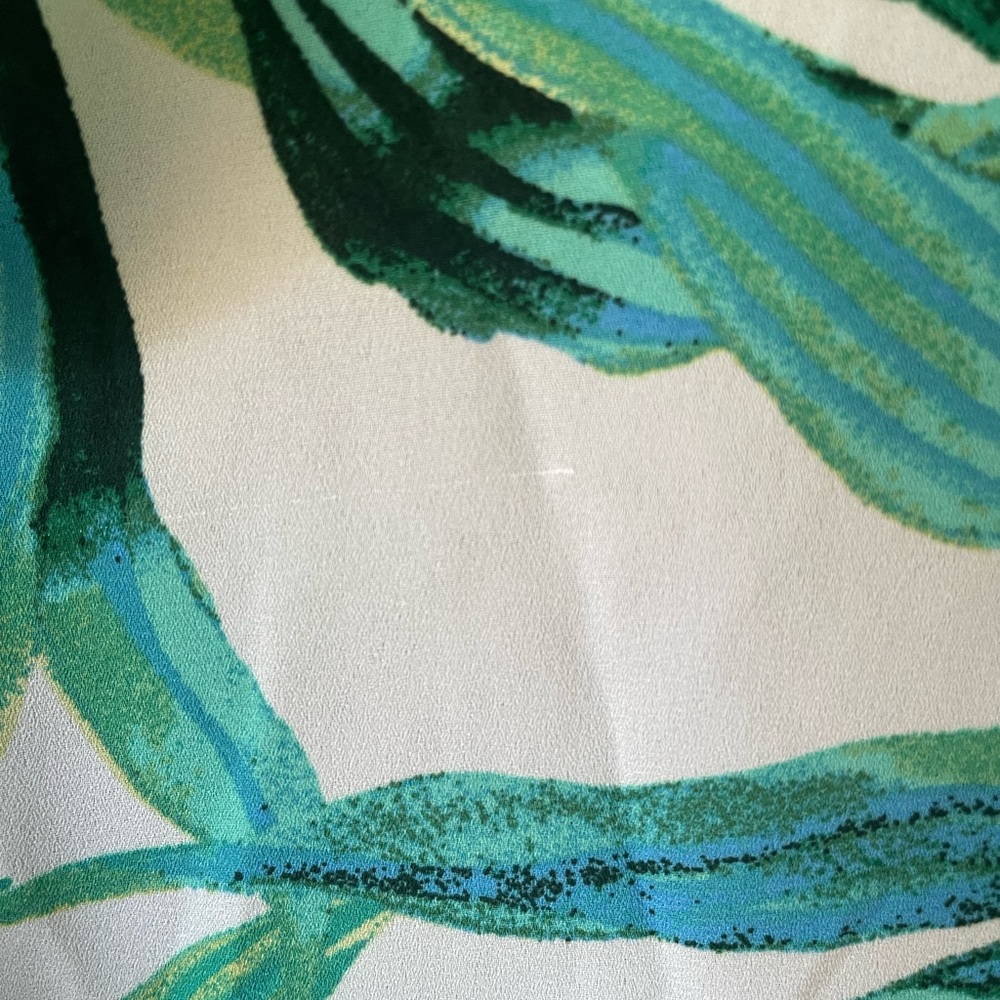 NY&Co 7th Avenue Design Studio Green Leaf Print Women's Top - Picture 3 of 6